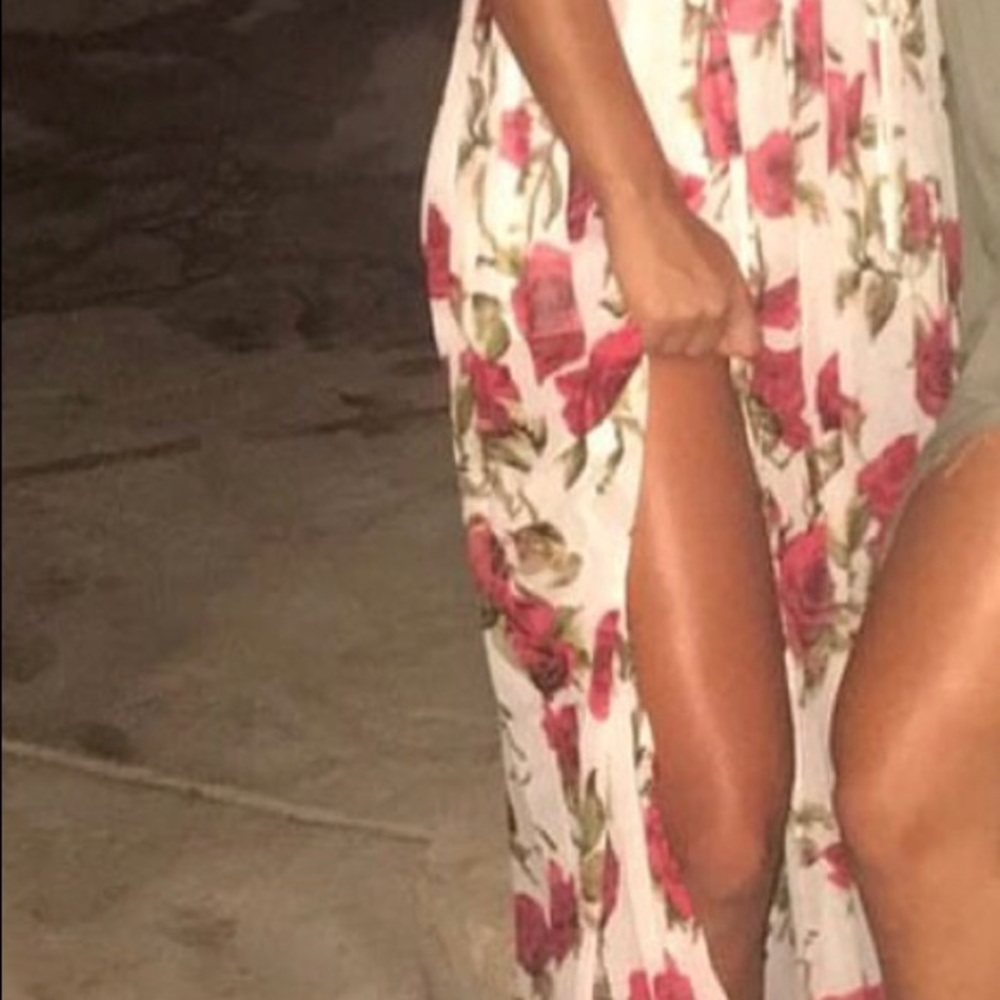 NWOT Roses are red Maxi - Picture 3 of 4
